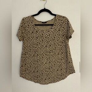 Size M Studio 1885 Leopard Print Women's T Shirt